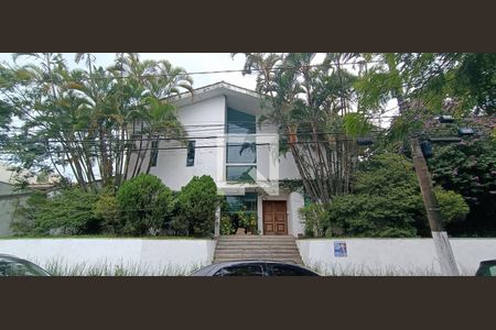 Casa à venda com 950m², 4 quartos e 6 vagasFachada