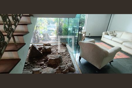 Casa à venda com 950m², 4 quartos e 6 vagasSala 1