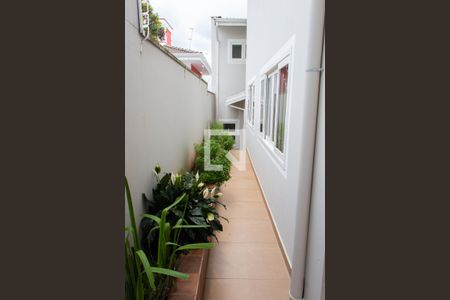 Casa de condomínio à venda com 394m², 4 quartos e 5 vagas Casa de condomínio à venda com 394m², 4 quartos e 5 vagasCORREDOR LATERAL