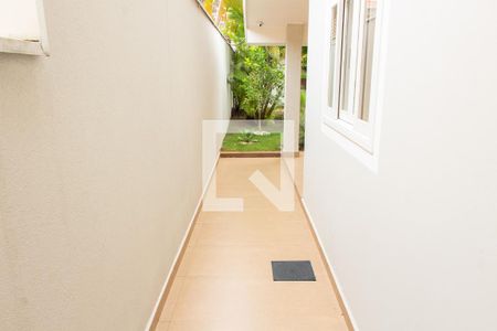 Casa de condomínio à venda com 394m², 4 quartos e 5 vagas Casa de condomínio à venda com 394m², 4 quartos e 5 vagasCORREDOR LATERAL