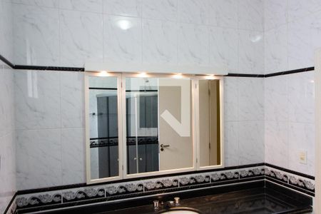 Casa de condomínio à venda com 394m², 4 quartos e 5 vagas Casa de condomínio à venda com 394m², 4 quartos e 5 vagasBANHEIRO DA SUITE 3