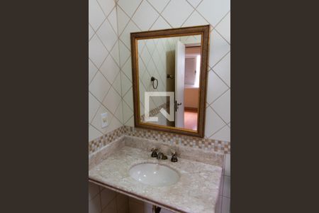 Casa de condomínio à venda com 394m², 4 quartos e 5 vagas Casa de condomínio à venda com 394m², 4 quartos e 5 vagasBANHEIRO DA SUITE 1