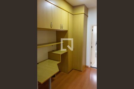 Casa de condomínio à venda com 394m², 4 quartos e 5 vagas Casa de condomínio à venda com 394m², 4 quartos e 5 vagasCLOSET SUITE 3