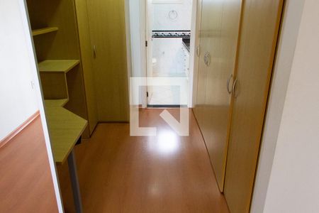 Casa de condomínio à venda com 394m², 4 quartos e 5 vagas Casa de condomínio à venda com 394m², 4 quartos e 5 vagasCLOSET SUITE 3