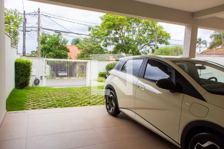 Casa de condomínio à venda com 394m², 4 quartos e 5 vagas Casa de condomínio à venda com 394m², 4 quartos e 5 vagasÁREA EXTERNA FRENTE