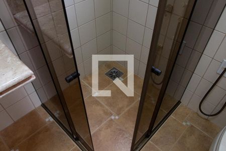 Casa de condomínio à venda com 394m², 4 quartos e 5 vagas Casa de condomínio à venda com 394m², 4 quartos e 5 vagasBANHEIRO DA SUITE 1