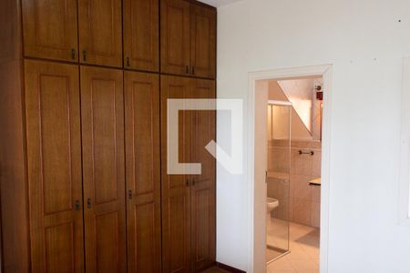 Casa de condomínio à venda com 394m², 4 quartos e 5 vagas Casa de condomínio à venda com 394m², 4 quartos e 5 vagasSUITE TÉRREO