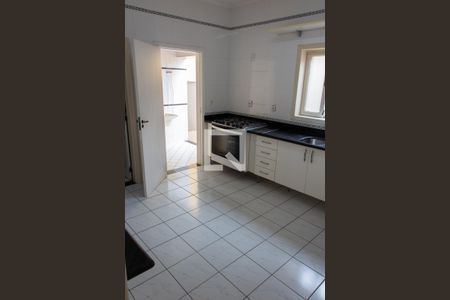 Casa de condomínio à venda com 394m², 4 quartos e 5 vagas Casa de condomínio à venda com 394m², 4 quartos e 5 vagasCOZINHA 1 PISO