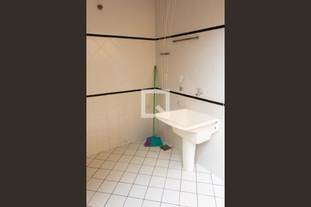 Casa de condomínio à venda com 394m², 4 quartos e 5 vagas Casa de condomínio à venda com 394m², 4 quartos e 5 vagasÁREA DE SERVIÇO