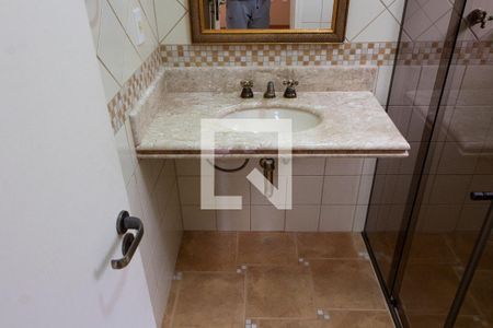 Casa de condomínio à venda com 394m², 4 quartos e 5 vagas Casa de condomínio à venda com 394m², 4 quartos e 5 vagasBANHEIRO DA SUITE 1