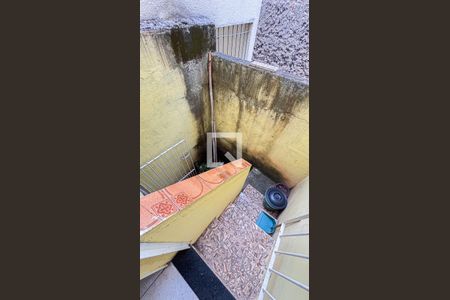 Casa à venda com 127m², 3 quartos e 3 vagas Casa à venda com 127m², 3 quartos e 3 vagasEscada