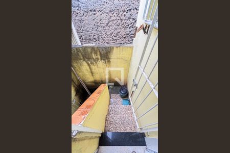 Casa à venda com 127m², 3 quartos e 3 vagas Casa à venda com 127m², 3 quartos e 3 vagasEscada