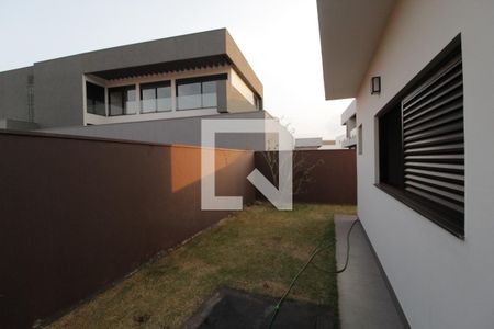 Casa de condomínio para alugar com 232m², 4 quartos e 2 vagasCorredor