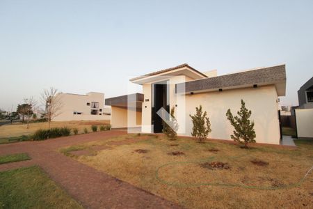 Casa de condomínio para alugar com 232m², 4 quartos e 2 vagasFachada