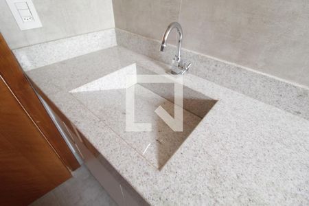 Casa de condomínio para alugar com 232m², 4 quartos e 2 vagasBanheiro do Quarto 1