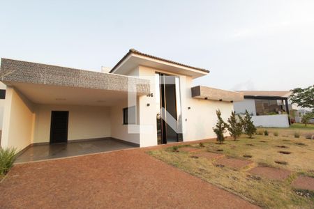 Casa de condomínio para alugar com 232m², 4 quartos e 2 vagasFachada