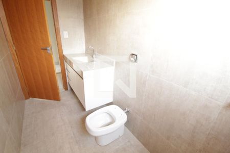 Casa de condomínio para alugar com 232m², 4 quartos e 2 vagasBanheiro do Quarto 2