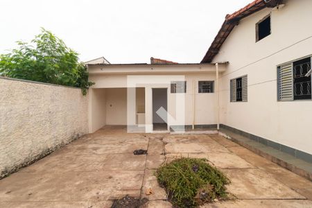 Casa à venda com 169m², 3 quartos e 4 vagas Casa à venda com 169m², 3 quartos e 4 vagasQuintal