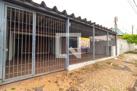 Casa à venda com 169m², 3 quartos e 4 vagas Casa à venda com 169m², 3 quartos e 4 vagasFachada