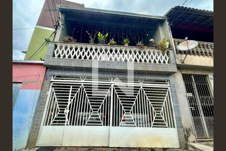 Casa à venda com 125m², 4 quartos e 2 vagas Casa à venda com 125m², 4 quartos e 2 vagasFachada