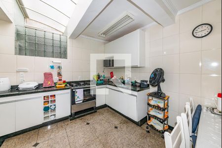 Casa à venda com 336m², 7 quartos e 2 vagas Casa à venda com 336m², 7 quartos e 2 vagasCozinha