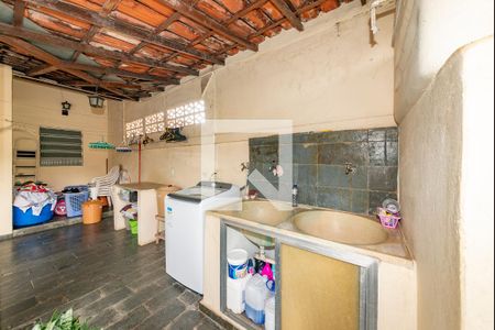 Casa à venda com 336m², 7 quartos e 2 vagas Casa à venda com 336m², 7 quartos e 2 vagasÁrea de Serviço