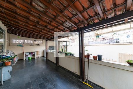 Casa à venda com 336m², 7 quartos e 2 vagas Casa à venda com 336m², 7 quartos e 2 vagasVaranda 2