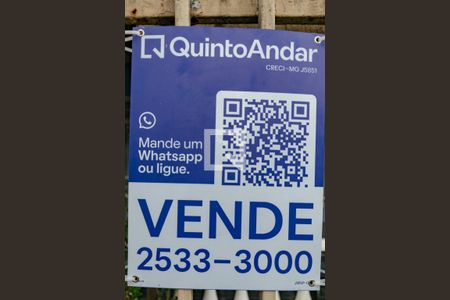 Casa à venda com 336m², 7 quartos e 2 vagas Casa à venda com 336m², 7 quartos e 2 vagasPlaca de vende instalada na fachada do imóvel ( JMNP-153)