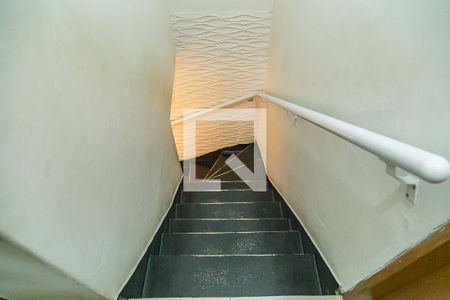 Casa à venda com 98m², 2 quartos e 1 vaga Casa à venda com 98m², 2 quartos e 1 vagaCorredor - Escada