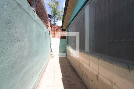 Casa à venda com 190m², 2 quartos e 1 vagacorredor nos fundos