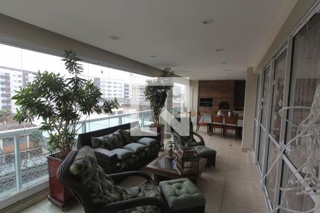 Apartamento para alugar com 204m², 4 quartos e 4 vagasVaranda