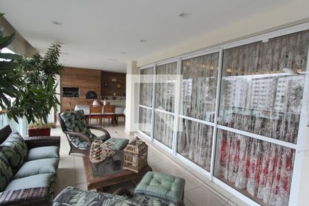 Apartamento para alugar com 204m², 4 quartos e 4 vagasVaranda