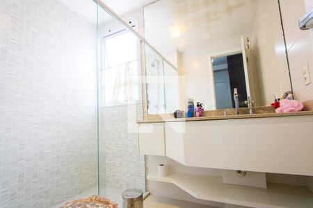 Apartamento à venda com 103m², 3 quartos e 2 vagasBanheiro do quarto 2