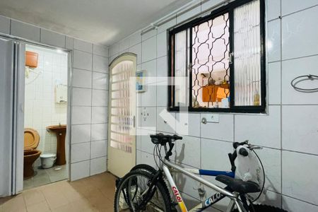 Casa à venda com 200m², 3 quartos e 2 vagas Casa à venda com 200m², 3 quartos e 2 vagasSala//Edícula