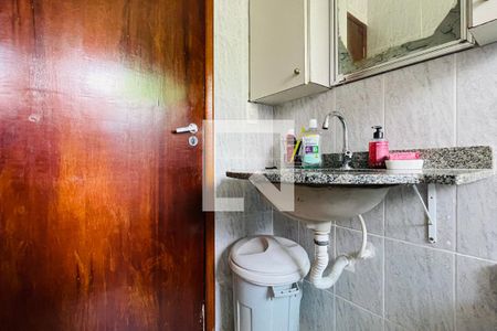 Casa à venda com 200m², 3 quartos e 2 vagas Casa à venda com 200m², 3 quartos e 2 vagasBanheiro 1