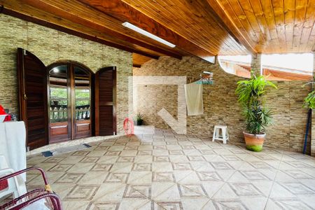 Casa à venda com 200m², 3 quartos e 2 vagas Casa à venda com 200m², 3 quartos e 2 vagasVaranda da Suíte