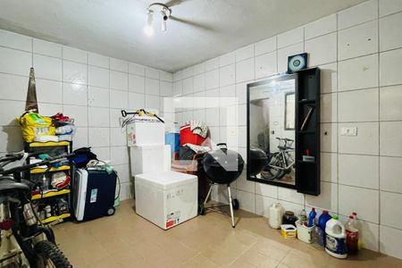 Casa à venda com 200m², 3 quartos e 2 vagas Casa à venda com 200m², 3 quartos e 2 vagasSala//Edícula