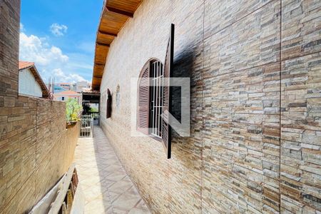 Casa à venda com 200m², 3 quartos e 2 vagas Casa à venda com 200m², 3 quartos e 2 vagasÁrea externa