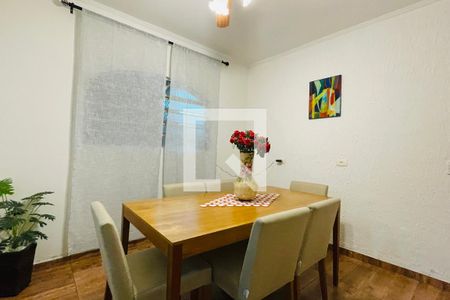 Casa à venda com 200m², 3 quartos e 2 vagas Casa à venda com 200m², 3 quartos e 2 vagasSala de Jantar//Edícula