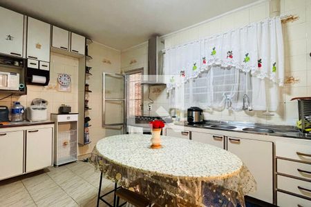 Casa à venda com 200m², 3 quartos e 2 vagas Casa à venda com 200m², 3 quartos e 2 vagasCozinha