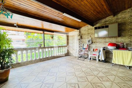 Casa à venda com 200m², 3 quartos e 2 vagas Casa à venda com 200m², 3 quartos e 2 vagasVaranda da Suíte