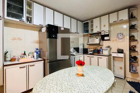 Casa à venda com 200m², 3 quartos e 2 vagas Casa à venda com 200m², 3 quartos e 2 vagasCozinha