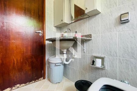 Casa à venda com 200m², 3 quartos e 2 vagas Casa à venda com 200m², 3 quartos e 2 vagasBanheiro 1
