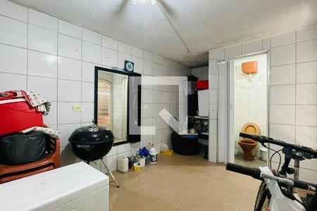 Casa à venda com 200m², 3 quartos e 2 vagas Casa à venda com 200m², 3 quartos e 2 vagasSala//Edícula