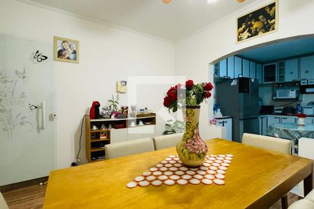 Casa à venda com 200m², 3 quartos e 2 vagas Casa à venda com 200m², 3 quartos e 2 vagasSala de Jantar//Edícula