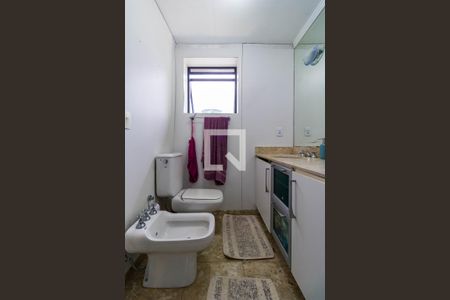 Apartamento à venda com 221m², 4 quartos e 3 vagasBanheiro do Quarto 2