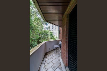 Apartamento à venda com 221m², 4 quartos e 3 vagasVaranda