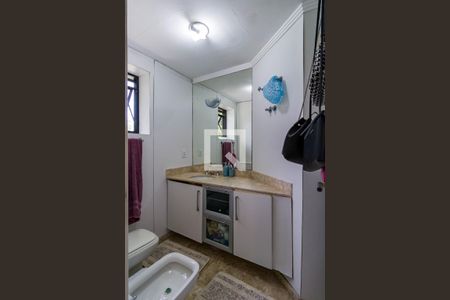 Apartamento à venda com 221m², 4 quartos e 3 vagasBanheiro do Quarto 2