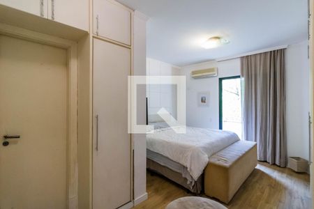 Apartamento à venda com 221m², 4 quartos e 3 vagasQuarto 4