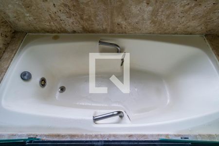 Apartamento à venda com 221m², 4 quartos e 3 vagasBanheiro do Quarto 4